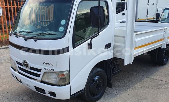 Nunua Ilio tumika Toyota Dyna Nyeupe Lori ndani ya Beitbridge nchini Matabeleland Kusini