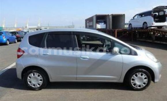 Nunua Ilio tumika Honda Fit Fedha Gari ndani ya Beitbridge nchini Matabeleland Kusini Nunua Ilio tumika Honda Fit Fedha Gari ndani ya Beitbridge nchini Matabeleland Kusini