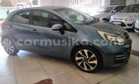 Nunua Ilio tumika Kia Rio Fedha Gari ndani ya Willowvale nchini Harare Nunua Ilio tumika Kia Rio Fedha Gari ndani ya Willowvale nchini Harare