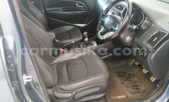 Nunua Ilio tumika Kia Rio Fedha Gari ndani ya Willowvale nchini Harare Nunua Ilio tumika Kia Rio Fedha Gari ndani ya Willowvale nchini Harare