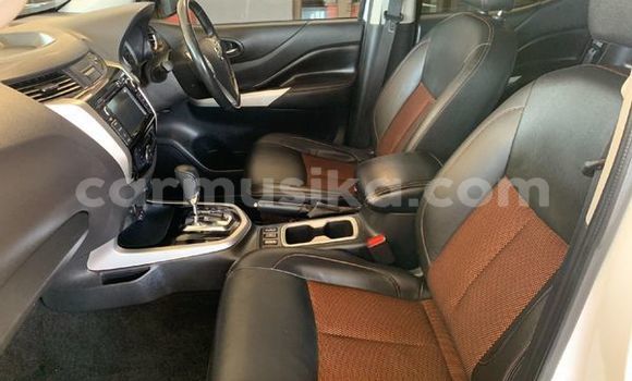 Nunua Ilio tumika Nissan Navara Nyeupe Gari ndani ya Beitbridge nchini Matabeleland Kusini Nunua Ilio tumika Nissan Navara Nyeupe Gari ndani ya Beitbridge nchini Matabeleland Kusini