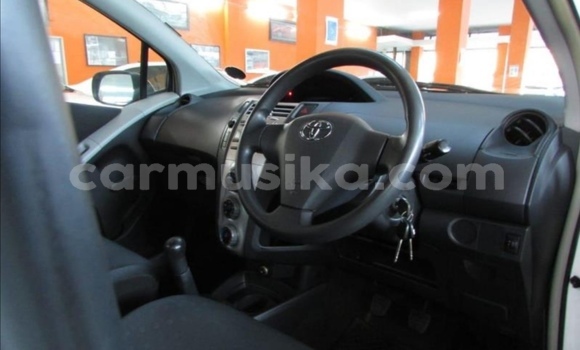 Nunua Ilio tumika Toyota Yaris Nyeupe Gari ndani ya Beitbridge nchini Matabeleland Kusini Nunua Ilio tumika Toyota Yaris Nyeupe Gari ndani ya Beitbridge nchini Matabeleland Kusini