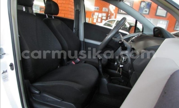 Nunua Ilio tumika Toyota Yaris Nyeupe Gari ndani ya Beitbridge nchini Matabeleland Kusini Nunua Ilio tumika Toyota Yaris Nyeupe Gari ndani ya Beitbridge nchini Matabeleland Kusini