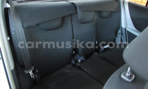 Nunua Ilio tumika Toyota Yaris Nyeupe Gari ndani ya Beitbridge nchini Matabeleland Kusini Nunua Ilio tumika Toyota Yaris Nyeupe Gari ndani ya Beitbridge nchini Matabeleland Kusini