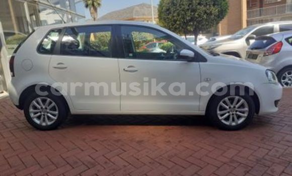 Acheter Occasion Voiture Volkswagen Polo Blanc à Beitbridge, Matabeleland South Acheter Occasion Voiture Volkswagen Polo Blanc à Beitbridge, Matabeleland South