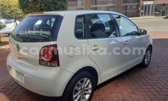 Acheter Occasion Voiture Volkswagen Polo Blanc à Beitbridge, Matabeleland South Acheter Occasion Voiture Volkswagen Polo Blanc à Beitbridge, Matabeleland South