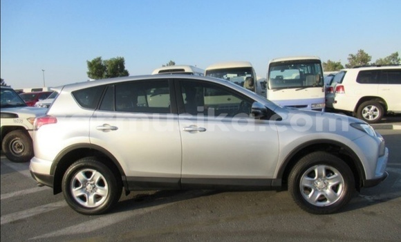 Acheter Occasion Voiture Toyota RAV4 Gris à Beitbridge, Matabeleland South Acheter Occasion Voiture Toyota RAV4 Gris à Beitbridge, Matabeleland South