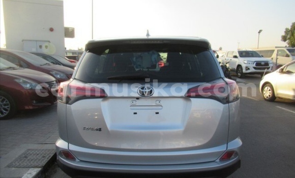 Acheter Occasion Voiture Toyota RAV4 Gris à Beitbridge, Matabeleland South Acheter Occasion Voiture Toyota RAV4 Gris à Beitbridge, Matabeleland South