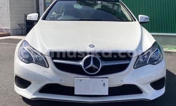 Acheter Import Voiture Mercedes-Benz E-Classe Blanc à Beitbridge, Matabeleland South Acheter Import Voiture Mercedes-Benz E-Classe Blanc à Beitbridge, Matabeleland South
