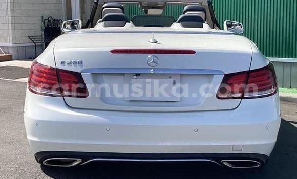 Acheter Import Voiture Mercedes-Benz E-Classe Blanc à Beitbridge, Matabeleland South Acheter Import Voiture Mercedes-Benz E-Classe Blanc à Beitbridge, Matabeleland South