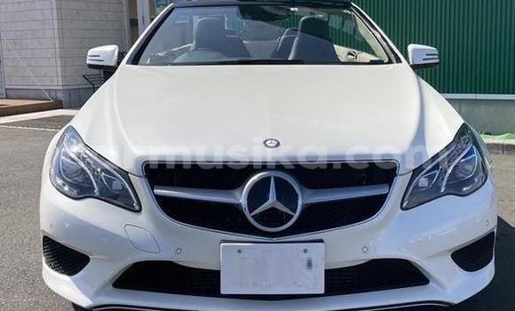 Acheter Import Voiture Mercedes-Benz E-Classe Blanc à Beitbridge, Matabeleland South Acheter Import Voiture Mercedes-Benz E-Classe Blanc à Beitbridge, Matabeleland South