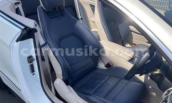 Acheter Import Voiture Mercedes-Benz E-Classe Blanc à Beitbridge, Matabeleland South Acheter Import Voiture Mercedes-Benz E-Classe Blanc à Beitbridge, Matabeleland South