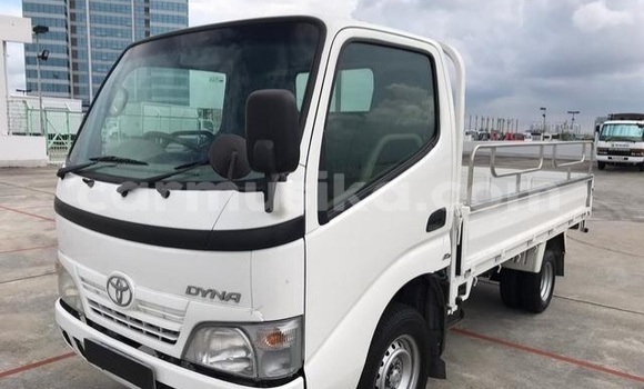 Nunua Ilio tumika Toyota Dyna Nyeupe Lori ndani ya Beitbridge nchini Matabeleland Kusini