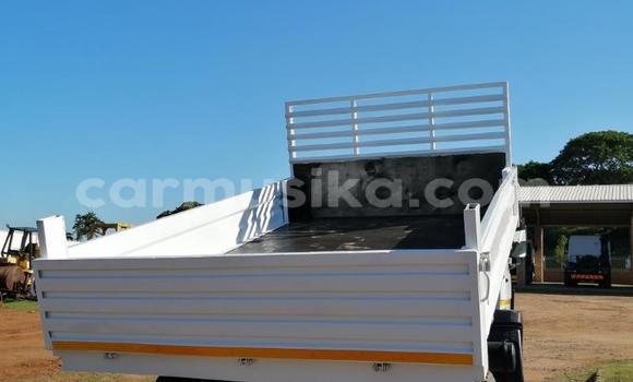 Nunua Ilio tumika Mercedes‒Benz Tipper Nyingine Lori ndani ya Beitbridge nchini Matabeleland Kusini Nunua Ilio tumika Mercedes‒Benz Tipper Nyingine Lori ndani ya Beitbridge nchini Matabeleland Kusini