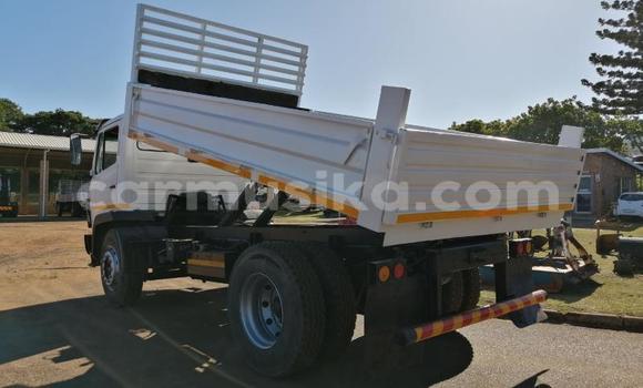 Nunua Ilio tumika Mercedes‒Benz Tipper Nyingine Lori ndani ya Beitbridge nchini Matabeleland Kusini Nunua Ilio tumika Mercedes‒Benz Tipper Nyingine Lori ndani ya Beitbridge nchini Matabeleland Kusini