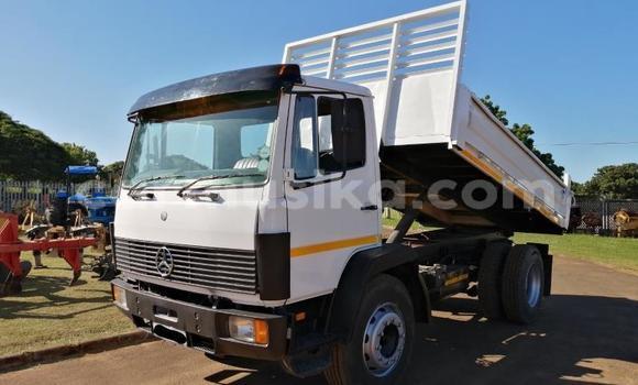 Nunua Ilio tumika Mercedes‒Benz Tipper Nyingine Lori ndani ya Beitbridge nchini Matabeleland Kusini Nunua Ilio tumika Mercedes‒Benz Tipper Nyingine Lori ndani ya Beitbridge nchini Matabeleland Kusini