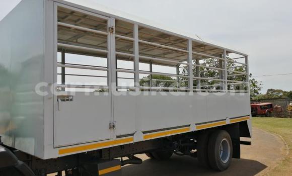 Acheter Occasion Utilitaire Mercedes‒Benz Atego Blanc à Beitbridge, Matabeleland South Acheter Occasion Utilitaire Mercedes‒Benz Atego Blanc à Beitbridge, Matabeleland South