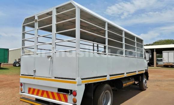 Acheter Occasion Utilitaire Mercedes‒Benz Atego Blanc à Beitbridge, Matabeleland South Acheter Occasion Utilitaire Mercedes‒Benz Atego Blanc à Beitbridge, Matabeleland South