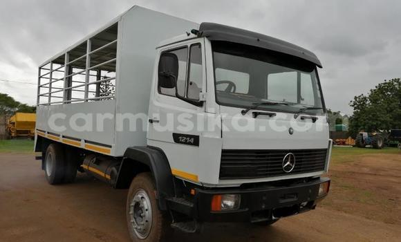 Acheter Occasion Utilitaire Mercedes‒Benz Atego Blanc à Beitbridge, Matabeleland South Acheter Occasion Utilitaire Mercedes‒Benz Atego Blanc à Beitbridge, Matabeleland South