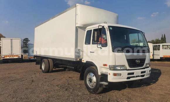 Acheter Occasion Utilitaire Nissan UD Blanc à Beitbridge, Matabeleland South Acheter Occasion Utilitaire Nissan UD Blanc à Beitbridge, Matabeleland South