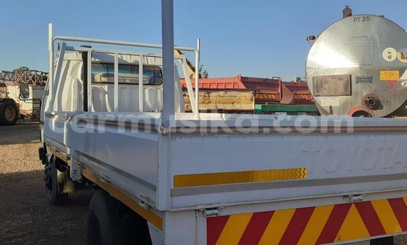 Buy Used Toyota Dyna White Truck in Beitbridge in Matabeleland South Buy Used Toyota Dyna White Truck in Beitbridge in Matabeleland South