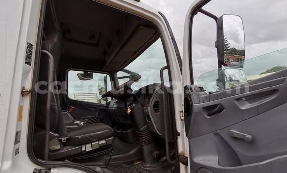 Tenga Tsaru Mercedes‒Benz Truck Chena Rori in Beitbridge in Matabeleland South Tenga Tsaru Mercedes‒Benz Truck Chena Rori in Beitbridge in Matabeleland South