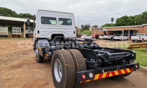 Tenga Tsaru Mercedes‒Benz Truck Chena Rori in Beitbridge in Matabeleland South Tenga Tsaru Mercedes‒Benz Truck Chena Rori in Beitbridge in Matabeleland South