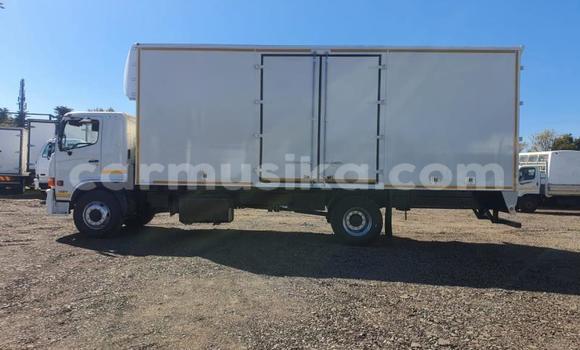 Acheter Occasion Utilitaire Hino 300 Series Autre à Beitbridge, Matabeleland South Acheter Occasion Utilitaire Hino 300 Series Autre à Beitbridge, Matabeleland South