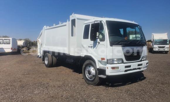 Nunua Ilio tumika Nissan UD Nyeupe Lori ndani ya Beitbridge nchini Matabeleland Kusini