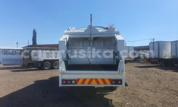 Buy Used Nissan UD White Truck in Beitbridge in Matabeleland South Buy Used Nissan UD White Truck in Beitbridge in Matabeleland South