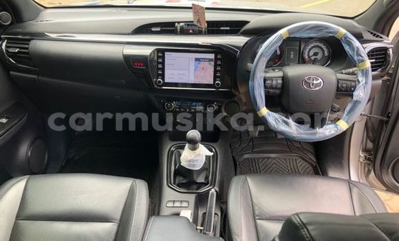 Buy Used Toyota Hilux Silver Car in Beitbridge in Matabeleland South Buy Used Toyota Hilux Silver Car in Beitbridge in Matabeleland South