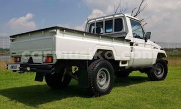Nunua Ilio tumika Toyota Land Cruiser Nyeupe Gari ndani ya Beitbridge nchini Matabeleland Kusini Nunua Ilio tumika Toyota Land Cruiser Nyeupe Gari ndani ya Beitbridge nchini Matabeleland Kusini