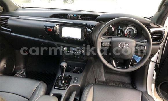 Acheter Import Voiture Toyota Hilux Blanc à Beitbridge, Matabeleland South Acheter Import Voiture Toyota Hilux Blanc à Beitbridge, Matabeleland South