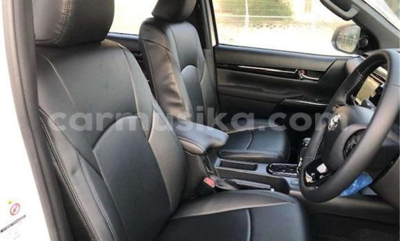 Acheter Import Voiture Toyota Hilux Blanc à Beitbridge, Matabeleland South Acheter Import Voiture Toyota Hilux Blanc à Beitbridge, Matabeleland South