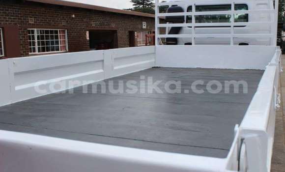 Acheter Occasion Utilitaire Nissan UD Blanc à Beitbridge, Matabeleland South Acheter Occasion Utilitaire Nissan UD Blanc à Beitbridge, Matabeleland South