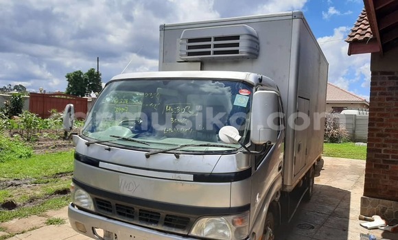 Nunua Ilio tumika Hino 300 Fedha Lori ndani ya Mutare nchini Manicaland Nunua Ilio tumika Hino 300 Fedha Lori ndani ya Mutare nchini Manicaland