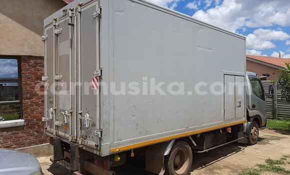 Nunua Ilio tumika Hino 300 Fedha Lori ndani ya Mutare nchini Manicaland Nunua Ilio tumika Hino 300 Fedha Lori ndani ya Mutare nchini Manicaland