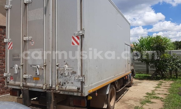 Nunua Ilio tumika Hino 300 Fedha Lori ndani ya Mutare nchini Manicaland Nunua Ilio tumika Hino 300 Fedha Lori ndani ya Mutare nchini Manicaland