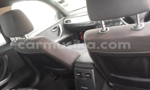 Nunua Mpya BMW 321 Nyeusi Gari ndani ya Avondale nchini Harare Nunua Mpya BMW 321 Nyeusi Gari ndani ya Avondale nchini Harare