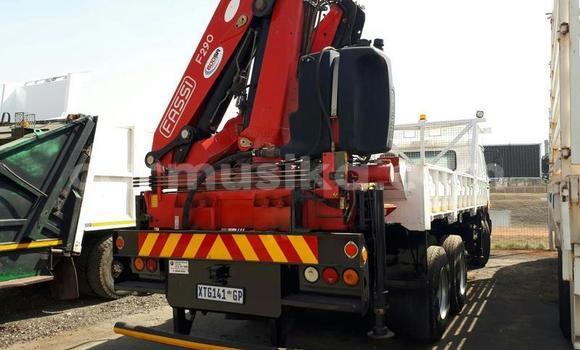 Acheter Occasion Utilitaire Nissan UD Blanc à Beitbridge, Matabeleland South Acheter Occasion Utilitaire Nissan UD Blanc à Beitbridge, Matabeleland South