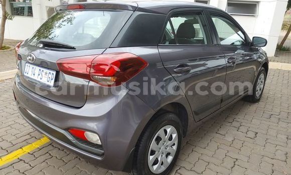 Nunua Ilio tumika Hyundai i20 Fedha Gari ndani ya Beitbridge nchini Matabeleland Kusini Nunua Ilio tumika Hyundai i20 Fedha Gari ndani ya Beitbridge nchini Matabeleland Kusini