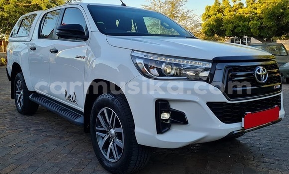 Nunua Ilio tumika Toyota Hilux Nyeupe Gari ndani ya Beitbridge nchini Matabeleland Kusini