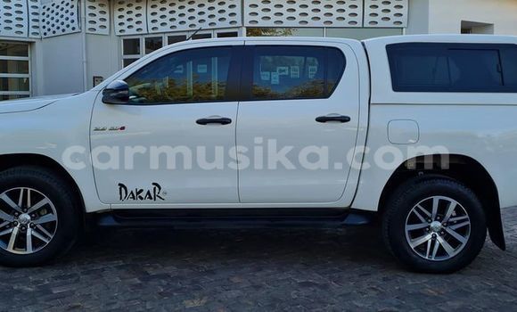 Buy Used Toyota Hilux White Car in Beitbridge in Matabeleland South Buy Used Toyota Hilux White Car in Beitbridge in Matabeleland South