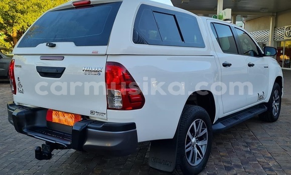 Buy Used Toyota Hilux White Car in Beitbridge in Matabeleland South Buy Used Toyota Hilux White Car in Beitbridge in Matabeleland South