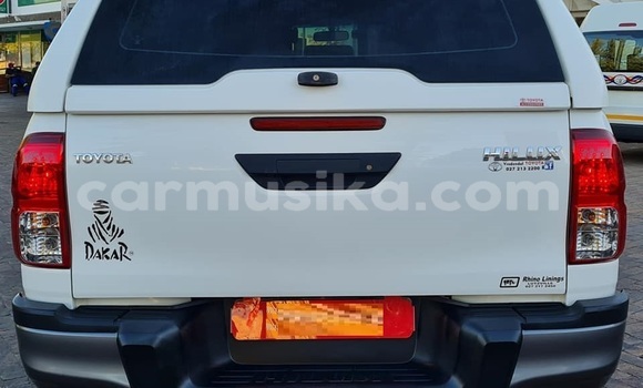 Buy Used Toyota Hilux White Car in Beitbridge in Matabeleland South Buy Used Toyota Hilux White Car in Beitbridge in Matabeleland South