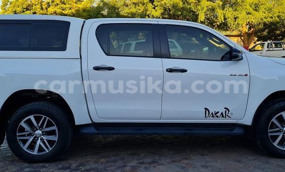 Buy Used Toyota Hilux White Car in Beitbridge in Matabeleland South Buy Used Toyota Hilux White Car in Beitbridge in Matabeleland South