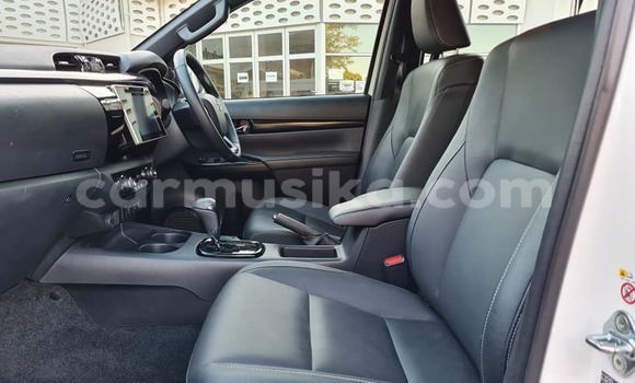 Buy Used Toyota Hilux White Car in Beitbridge in Matabeleland South Buy Used Toyota Hilux White Car in Beitbridge in Matabeleland South