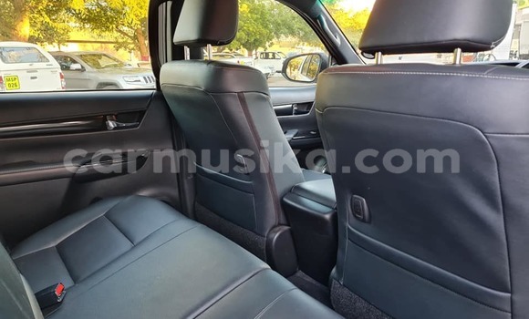 Buy Used Toyota Hilux White Car in Beitbridge in Matabeleland South Buy Used Toyota Hilux White Car in Beitbridge in Matabeleland South