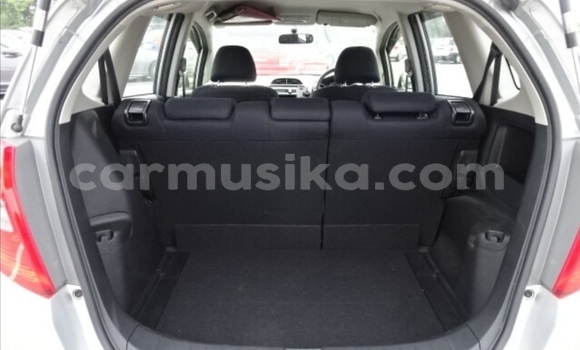 Nunua Ilio tumika Honda Fit Fedha Gari ndani ya Beitbridge nchini Matabeleland Kusini Nunua Ilio tumika Honda Fit Fedha Gari ndani ya Beitbridge nchini Matabeleland Kusini