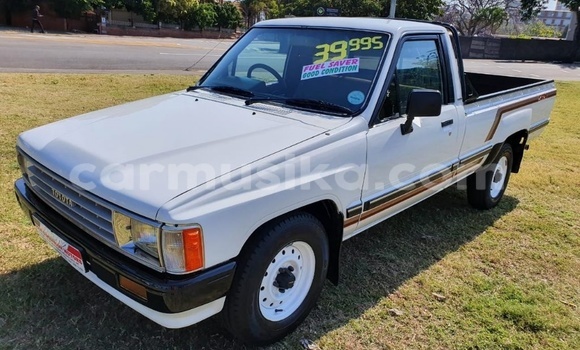 Buy Used Toyota Hilux White Car in Beitbridge in Matabeleland South